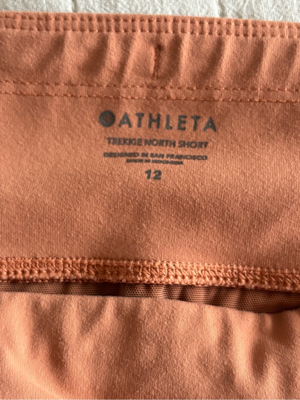 Athleta Women’s Stretch Midi Rise Trekkie North Peach Shorts Size/M - Picture 10 of 12